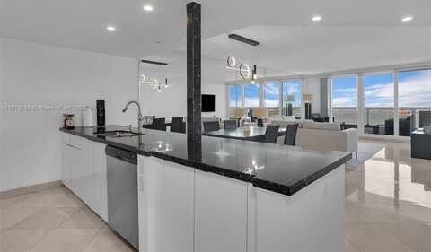 1717 N Bayshore Dr, Miami, FL 33132