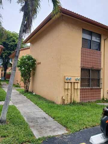 10845 NW 7th St, Miami, FL 33172