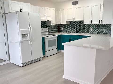 3007 Hythe A, Boca Raton, FL 33434