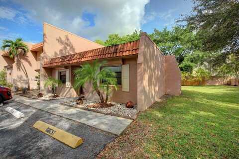 10 Seville Cir, Davie, FL 33324