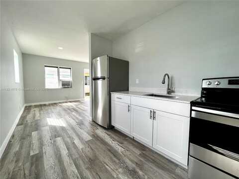 830 NW 7th St, Hallandale Beach, FL 33009