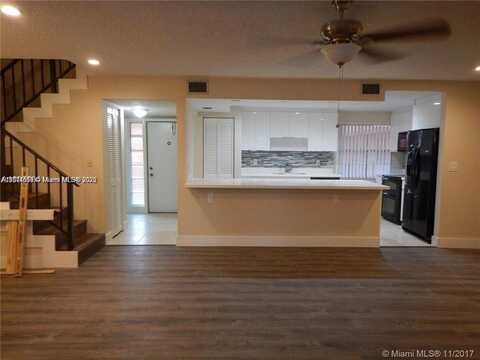 430 Commodore Dr, Plantation, FL 33325