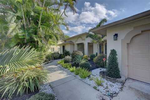 2530 Riviera Dr, Delray Beach, FL 33445