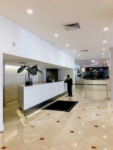 100 Lincoln Rd, Miami Beach, FL 33139