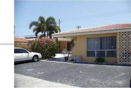 2724 NE 32nd St, Fort Lauderdale, FL 33306