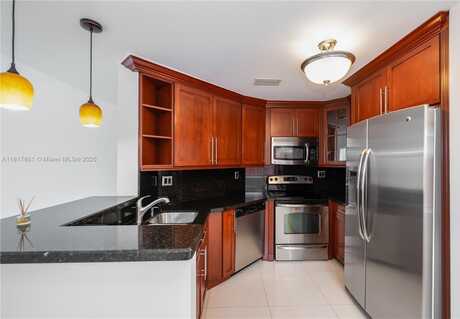 4668 SW 153rd Ct, Miami, FL 33185