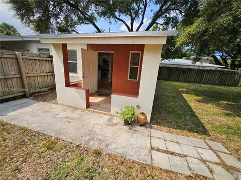 118 NW 8th Ave, Dania Beach, FL 33004