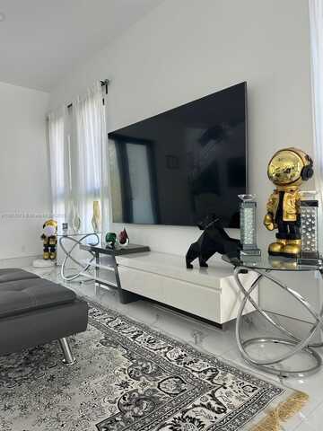 2342 Mckinley St, Hollywood, FL 33020