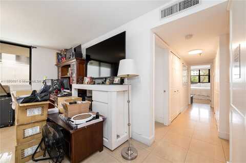 1621 Collins Ave, Miami Beach, FL 33139
