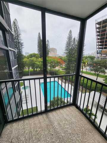 20100 W Country Club Dr, Aventura, FL 33180