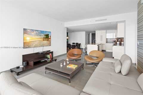68 SE 6th St, Miami, FL 33131