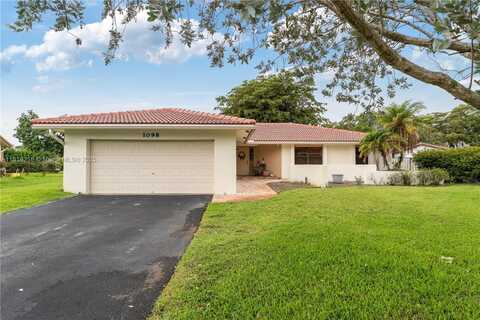 1098 NW 83rd Dr, Coral Springs, FL 33071