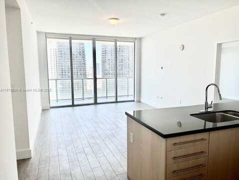 1111 SW 1st Ave, Miami, FL 33130