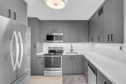 6900 Bay Dr, Miami Beach, FL 33141