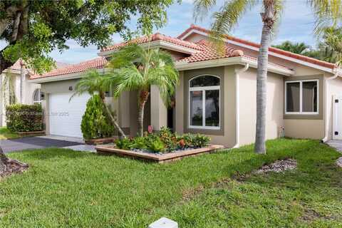 46 Gables Blvd, Weston, FL 33326