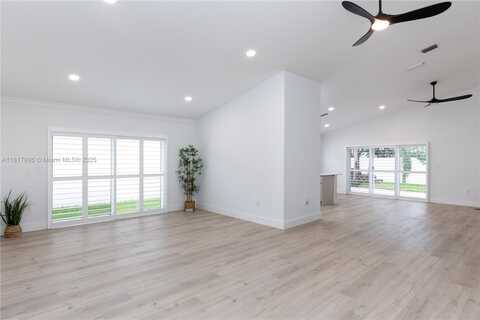 46 Gables Blvd, Weston, FL 33326