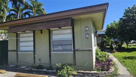 808 NE 10th St, Hallandale Beach, FL 33009