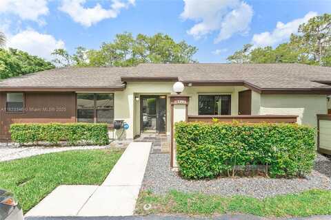 319 Elmira Ct, Royal Palm Beach, FL 33411