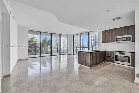 68 SE 6th St, Miami, FL 33131