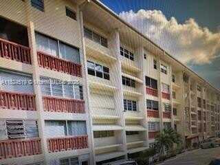 215 SE 3rd Ave, Hallandale Beach, FL 33009