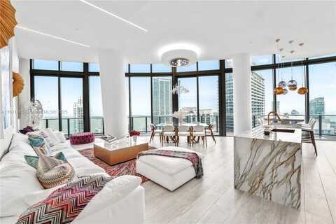 45 SW 9th St, Miami, FL 33130