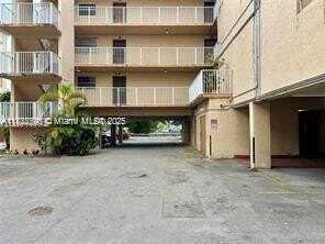 1085 W 68th St, Hialeah, FL 33014