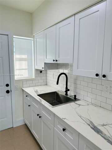 8080 Tatum Waterway Dr, Miami Beach, FL 33141
