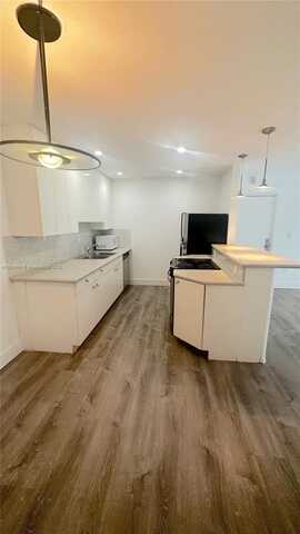 10836 N Kendall Dr, Miami, FL 33176