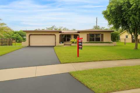 620 NW 88th Ter, Pembroke Pines, FL 33024