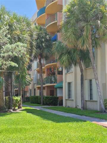 9320 Fontainebleau Blvd, Miami, FL 33172