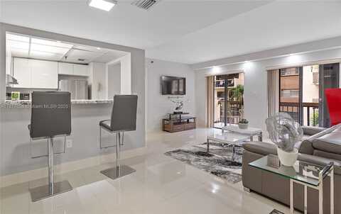 5249 NW 7th St, Miami, FL 33126