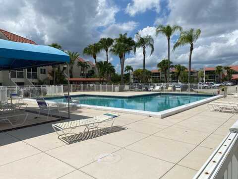 100 Lakeview Dr, Weston, FL 33326