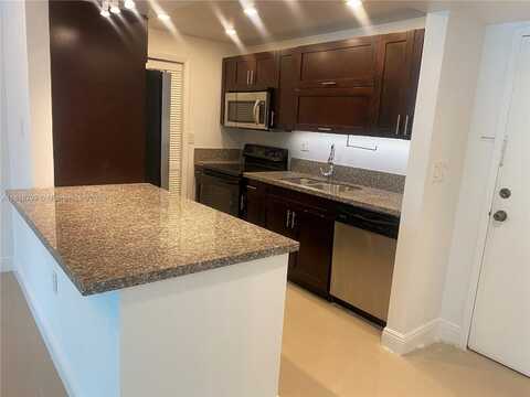 100 Lakeview Dr, Weston, FL 33326