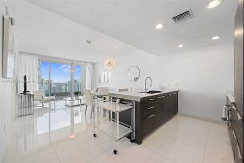 200 Biscayne Boulevard Way, Miami, FL 33131
