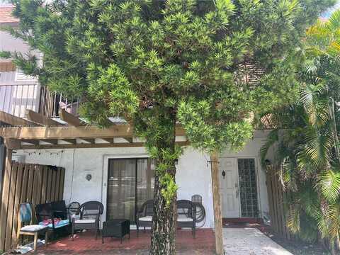 6885 NW 169th St, Hialeah, FL 33015