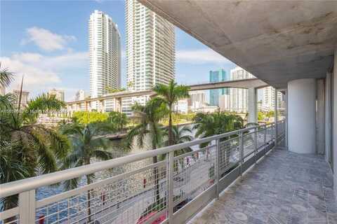 690 SW 1st Ct, Miami, FL 33130