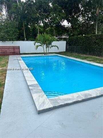 280 NE 169th St, North Miami Beach, FL 33162