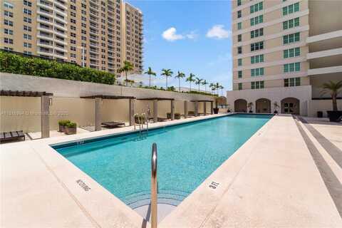 800 Claughton Island Dr, Miami, FL 33131