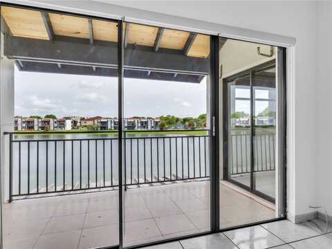 500 W Park Dr, Miami, FL 33172
