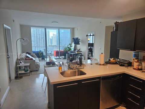 90 SW 3rd St, Miami, FL 33130