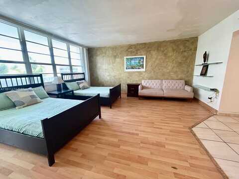 100 Lincoln Rd, Miami Beach, FL 33139