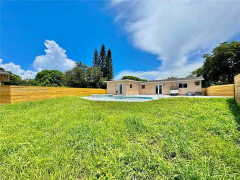 14450 SW 24th St, Davie, FL 33325