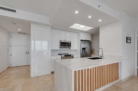 848 Brickell Key Dr, Miami, FL 33131
