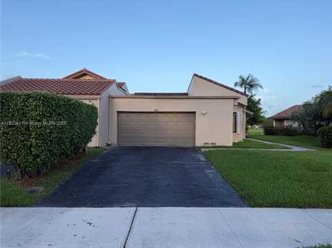566 VILLAGE LAKE DRIVE, Weston, FL 33326