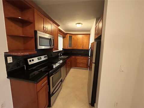 2880 Pine Tree Dr, Miami Beach, FL 33140