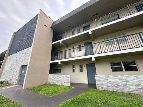 8000 Fairview Dr, Tamarac, FL 33321