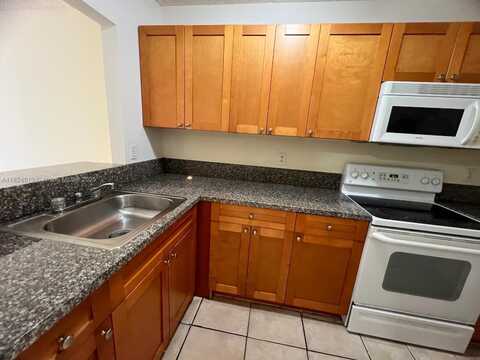 1025 Twin Lakes Dr, Coral Springs, FL 33071