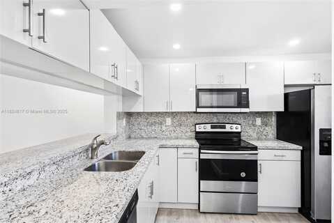 10145 NW 9th St Cir, Miami, FL 33172