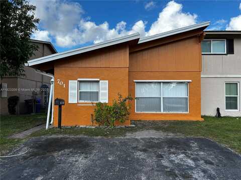 701 SW 79th Ter, North Lauderdale, FL 33068
