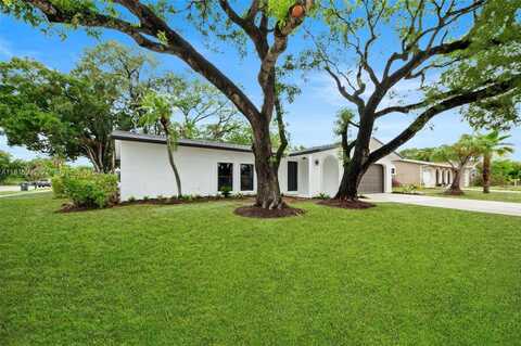 679 SW 17th Ct, Boca Raton, FL 33486